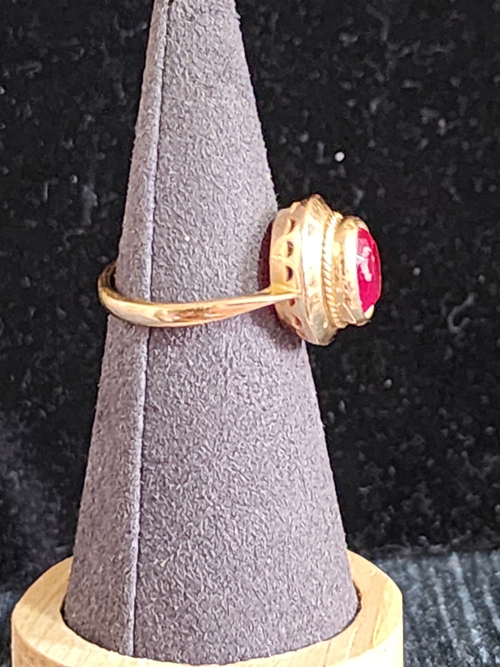 Vintage 14K Yellow Gold Oval Red Ruby Bezel Solitaire Ring Sz 8 - Picture 3 of 10